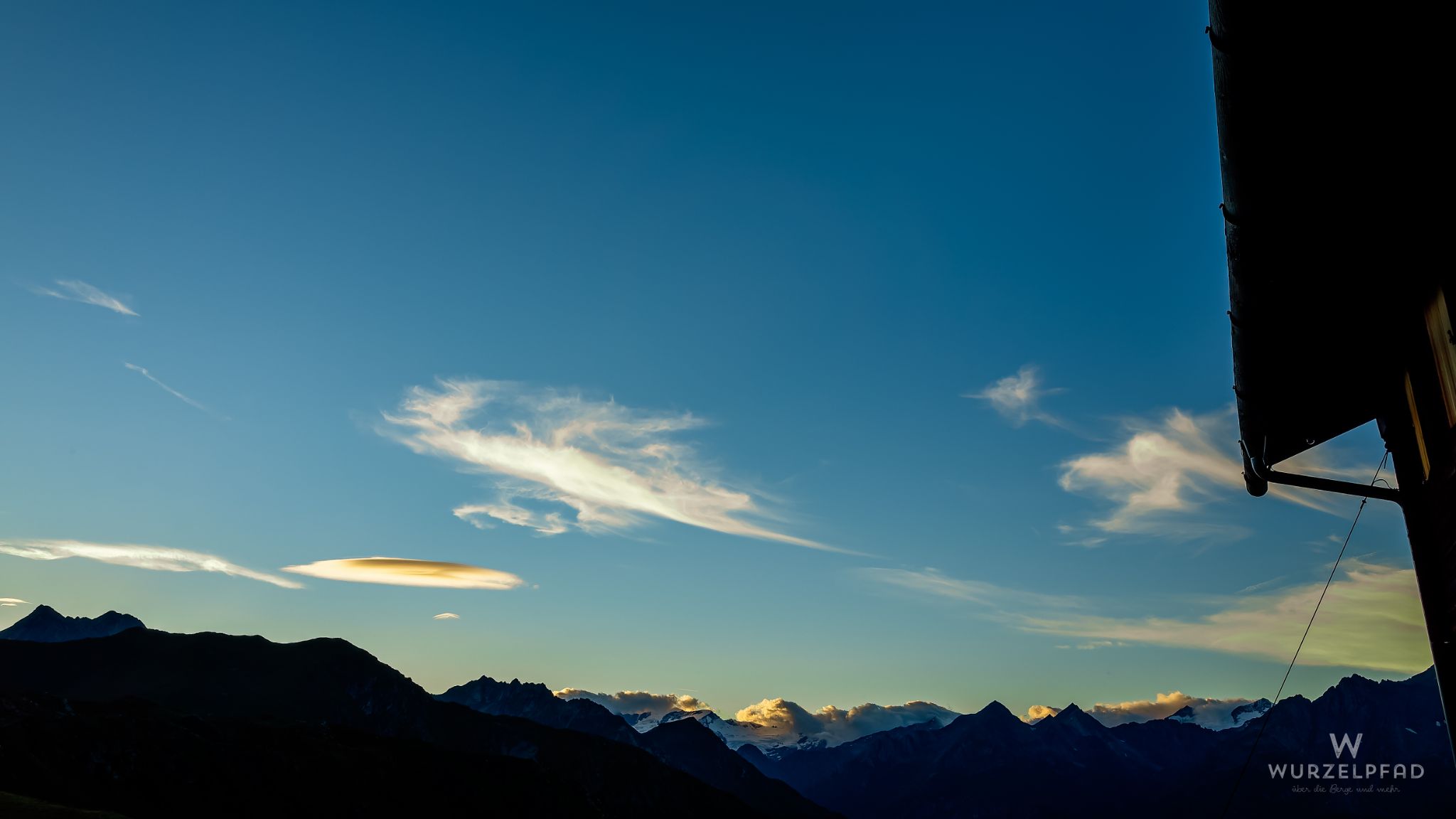 Abendlicher Blick ins Gebirge